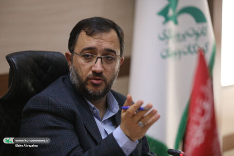حامد علامتی، مدیرعامل کانون  در شصت و هفتمین نشست شورای نظارت بر اسباب بازی