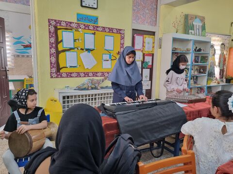 روایت تصویری برگزاری نشست اعضای انجمن‌های ادبی شعر و داستان کانون قزوین با حضور مریم اسلامی