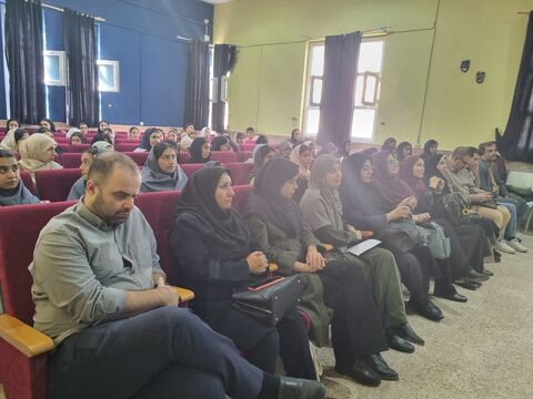 روایت تصویری برگزاری نشست اعضای انجمن‌های ادبی شعر و داستان کانون قزوین با حضور مریم اسلامی