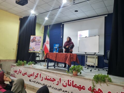 روایت تصویری برگزاری نشست اعضای انجمن‌های ادبی شعر و داستان کانون قزوین با حضور مریم اسلامی