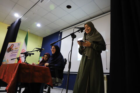 روایت تصویری برگزاری نشست اعضای انجمن‌های ادبی شعر و داستان کانون قزوین با حضور مریم اسلامی