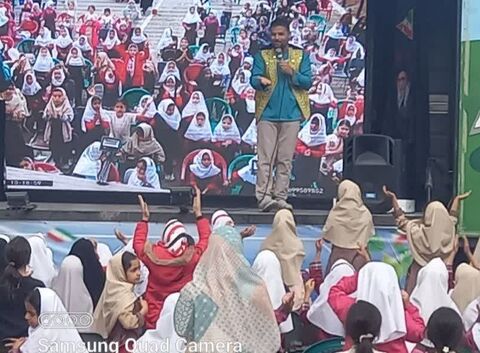 گزارش تصویری سفر «پیک امید» استان و ویژه‌برنامه‌های تماشاخانه سیار در سطح استان