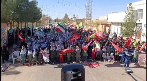 گزارش تصویری سفر «پیک امید» استان و ویژه‌برنامه‌های تماشاخانه سیار در سطح استان