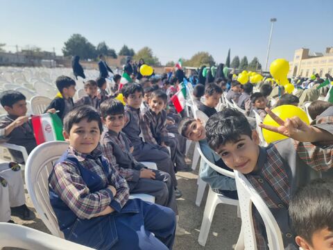گزارش تصویری سفر «پیک امید» استان و ویژه‌برنامه‌های تماشاخانه سیار در سطح استان