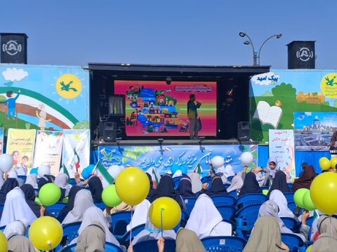 گزارش تصویری سفر «پیک امید» استان و ویژه‌برنامه‌های تماشاخانه سیار در سطح استان