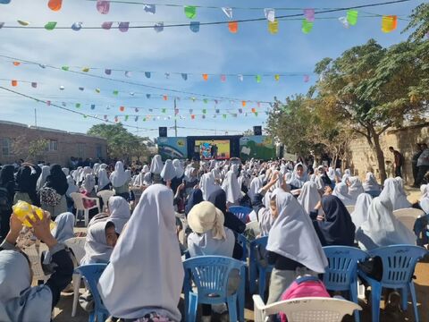 گزارش تصویری سفر «پیک امید» استان و ویژه‌برنامه‌های تماشاخانه سیار در سطح استان