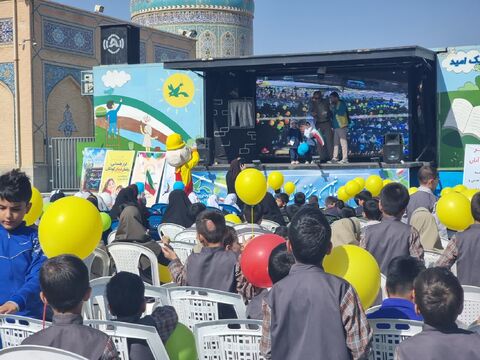 گزارش تصویری سفر «پیک امید» استان و ویژه‌برنامه‌های تماشاخانه سیار در سطح استان