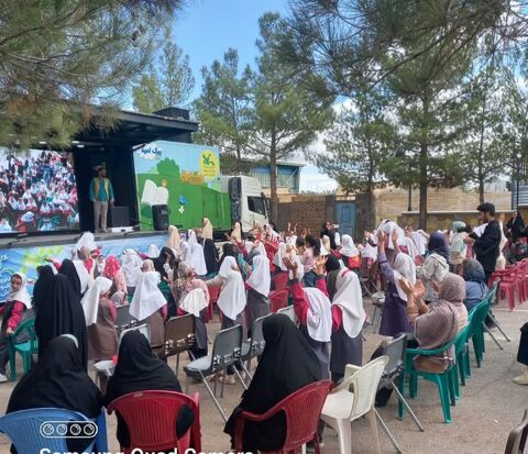 گزارش تصویری سفر «پیک امید» استان و ویژه‌برنامه‌های تماشاخانه سیار در سطح استان