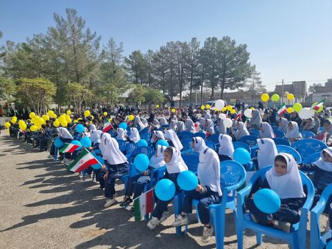 گزارش تصویری سفر «پیک امید» استان و ویژه‌برنامه‌های تماشاخانه سیار در سطح استان