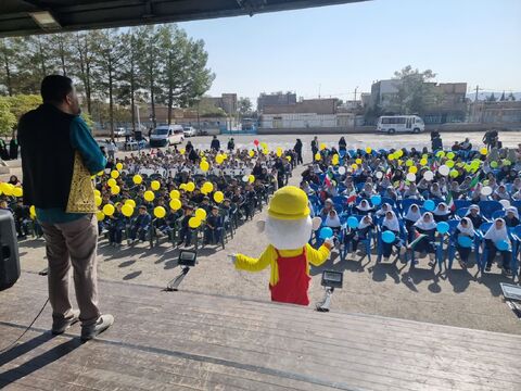 گزارش تصویری سفر «پیک امید» استان و ویژه‌برنامه‌های تماشاخانه سیار در سطح استان