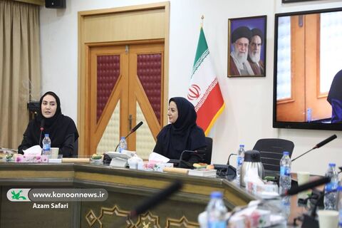 کبری بابایی در نشست دانش‌آموزان شاعر تهرانی