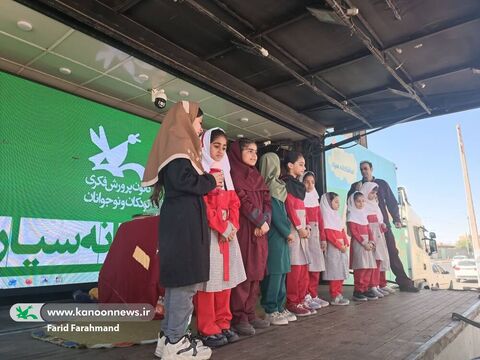 روزهای اول و دوم اجرای تماشاخانه سیار کانون پرورش فکری در جنوب سیستان و بلوچستان