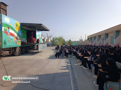 روزهای اول و دوم اجرای تماشاخانه سیار کانون پرورش فکری در جنوب سیستان و بلوچستان