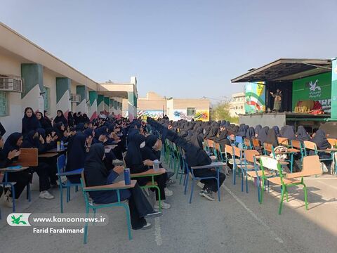 روزهای اول و دوم اجرای تماشاخانه سیار کانون پرورش فکری در جنوب سیستان و بلوچستان