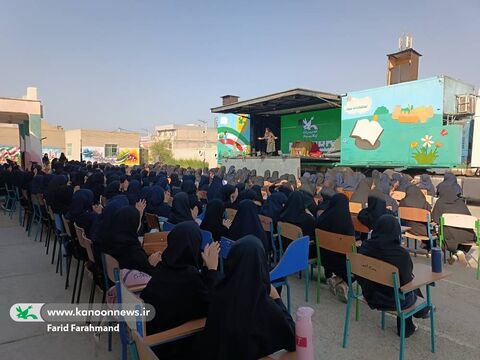 روزهای اول و دوم اجرای تماشاخانه سیار کانون پرورش فکری در جنوب سیستان و بلوچستان