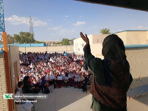 روزهای اول و دوم اجرای تماشاخانه سیار کانون پرورش فکری در جنوب سیستان و بلوچستان