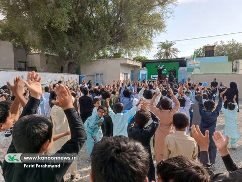 روزهای اول و دوم اجرای تماشاخانه سیار کانون پرورش فکری در جنوب سیستان و بلوچستان