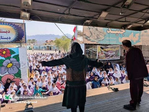 روزهای اول و دوم اجرای تماشاخانه سیار کانون پرورش فکری در جنوب سیستان و بلوچستان