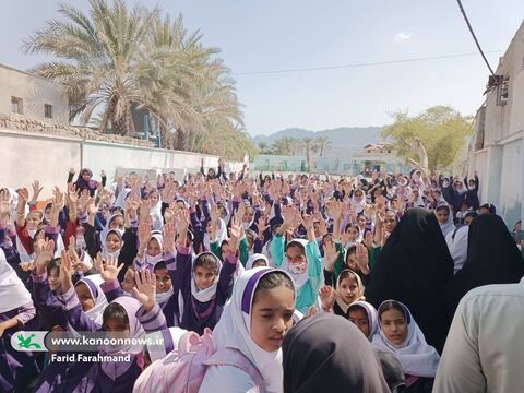 روزهای اول و دوم اجرای تماشاخانه سیار کانون پرورش فکری در جنوب سیستان و بلوچستان