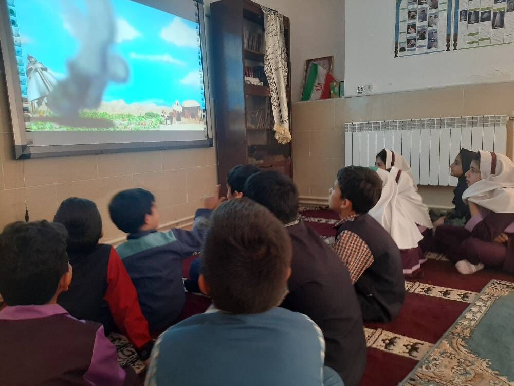 از ورزش صبحگاهی و نمایش فیلم تا مسابقات جذاب و امانت کتاب در روستای افتر سرخه