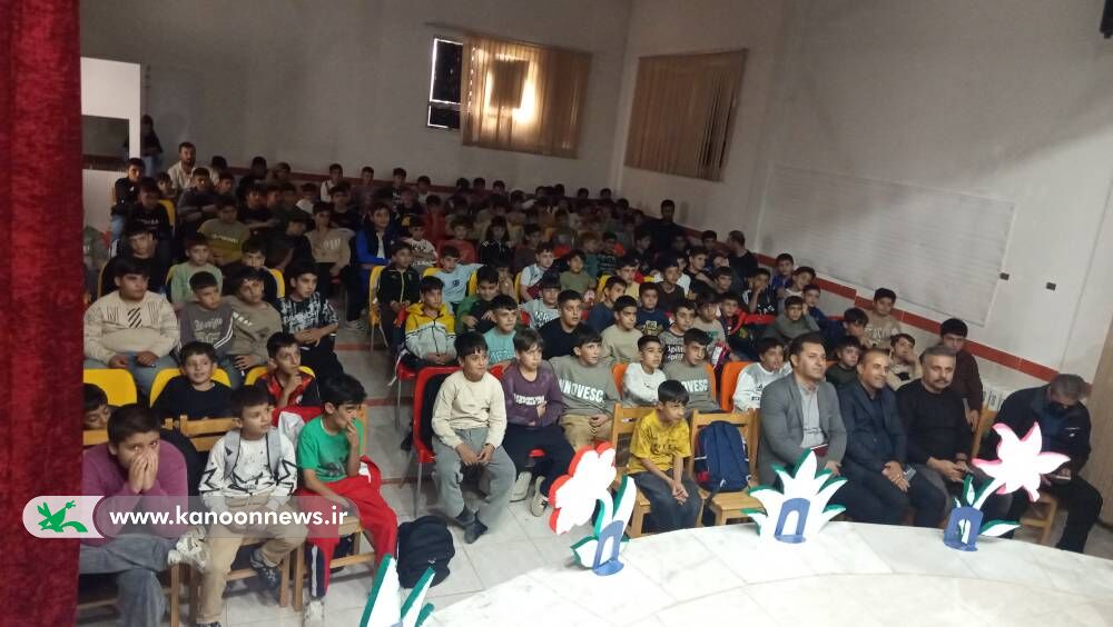 نمایش «مهمانی ماه»؛ روایت صحنه‌ای مهربانی با هنرنمایی نوجوانان کانون شهر صاحب