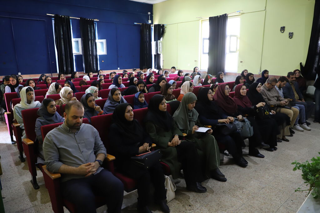 مریم اسلامی مهمان نشست استانی انجمن‌های ادبی شعر و داستان کانون قزوین شد