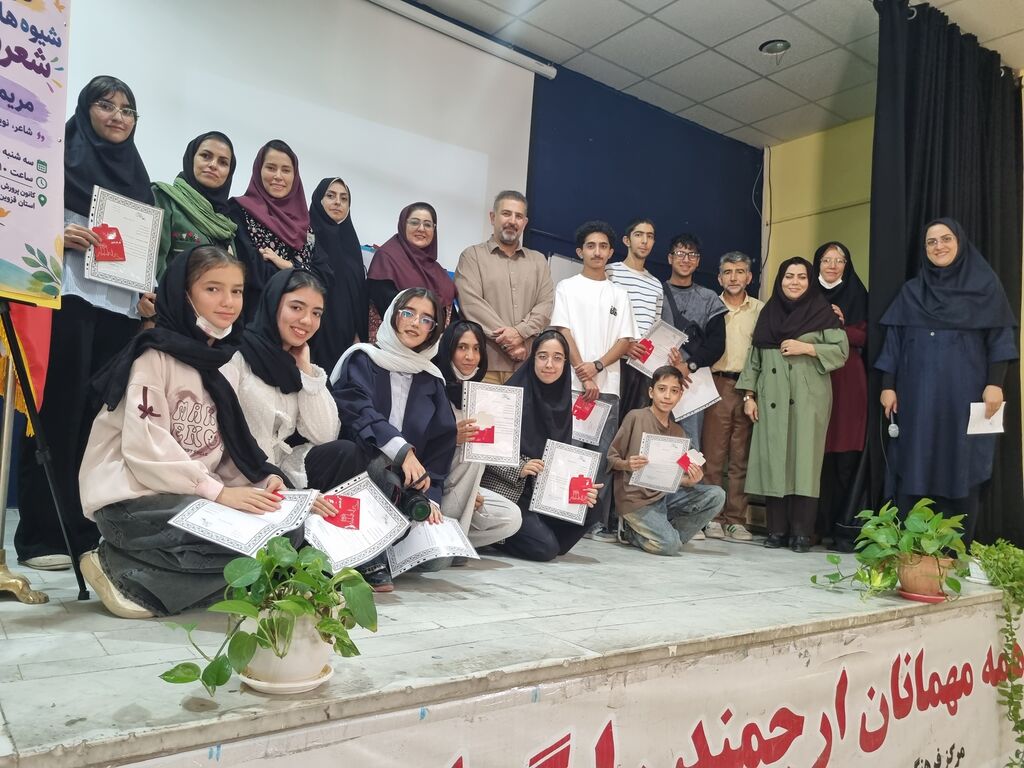 مریم اسلامی مهمان نشست انجمن‌های ادبی شعر و داستان کانون قزوین شد