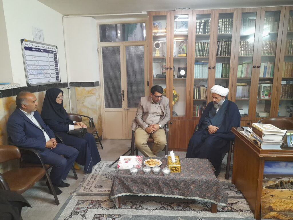 روایت دیدار صمیمانه مسئولان کانون استان با امام جمعه گرمسار