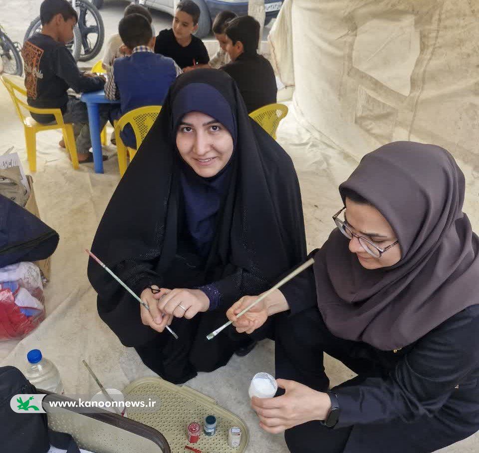غرفه نقاشی کانون شهرستان فراهان با حضور مربیان مراکز برپا شد