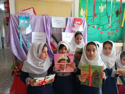گزارش تصویری تجهیز کتابخانه مدرسه‌ای درحاشیه شهر قوچان همزمان با هفته ملی کودک