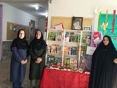 گزارش تصویری تجهیز کتابخانه مدرسه‌ای درحاشیه شهر قوچان همزمان با هفته ملی کودک