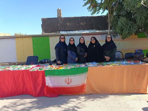 گزارش تصویری تجهیز کتابخانه مدرسه‌ای درحاشیه شهر قوچان همزمان با هفته ملی کودک