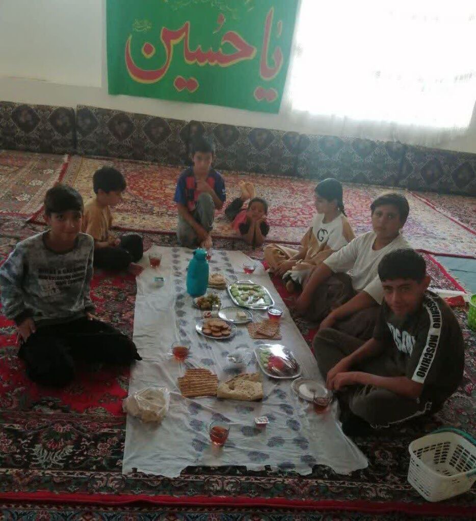 مربی کتابخانه سیار روستایی شماره دو ایلام:
کتابخانه سیار تنها یک خودرو نیست، بلکه یک مرکز فرهنگی هنری متحرک است