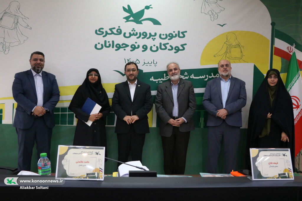 قدردانی از چهار مدیرکل کانون در گردهمایی سیرجان