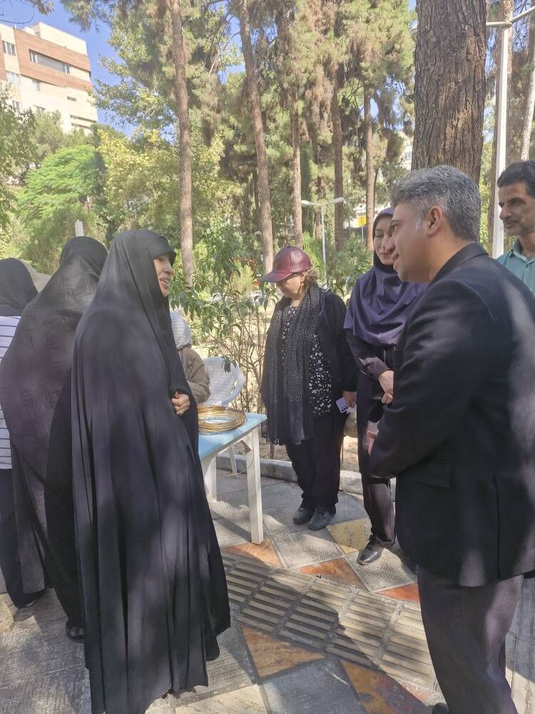 برپایی بازارچهی خوداشتغالی والدین و اعضای مرکز ۸ تهران