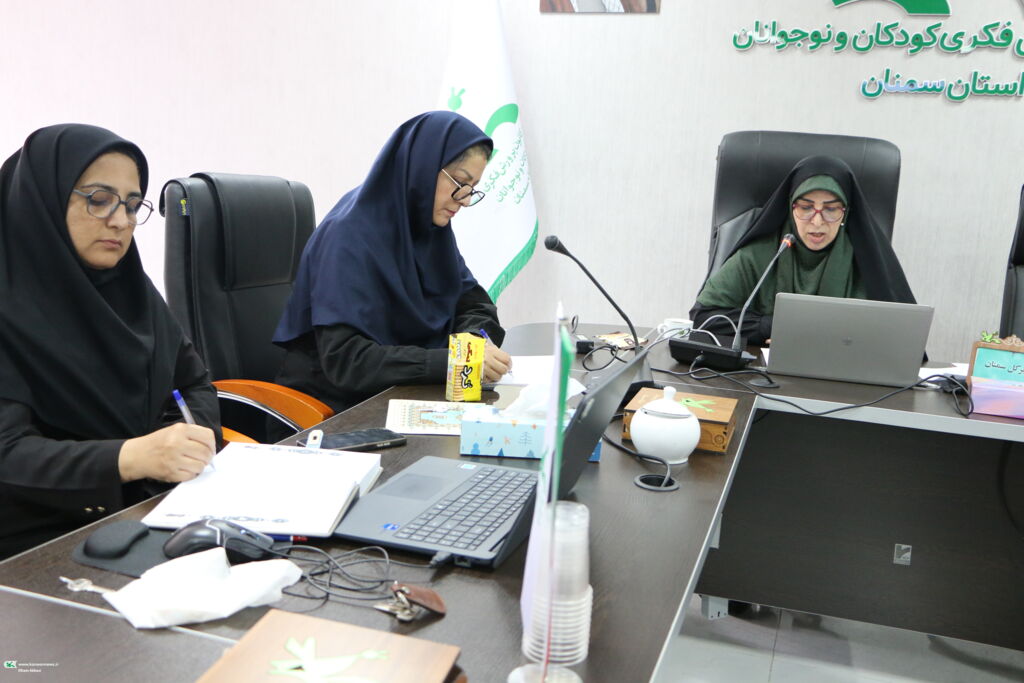 برگزاری وبینار مشترک سرپرست ادارهکل کانون استان با مسئولان مراکز فرهنگیهنری