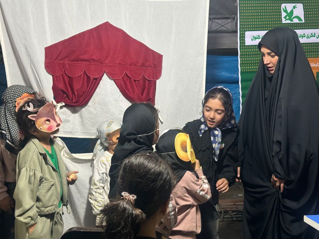 بازدید معاون وزارت آموزش و پرورش از غرفه‌ی فرهنگی کانون علی‌آباد کتول