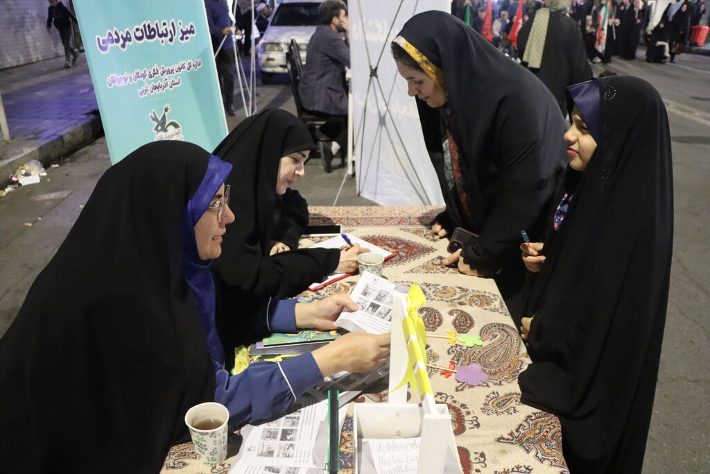 برگزاری میز ارتباطات مردمی کانون پرورش فکری آذربایجان‌غربی در حاشیه رزمگاه شبانه