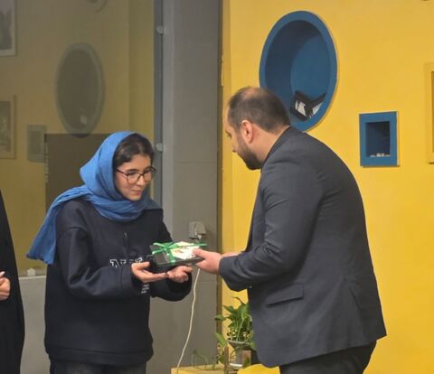 گزارش تصویری رونمایی از کتاب «آن ۲۳۰۰۰ نفر» با قلم و تصویرگری اعضای نوجوان کانون خراسان رضوی