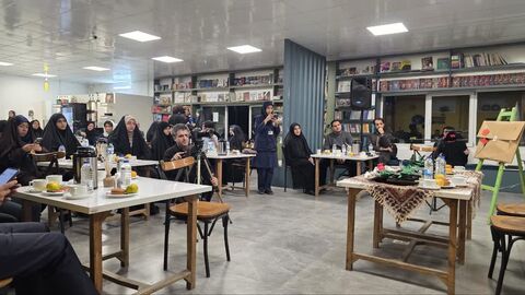 گزارش تصویری رونمایی از کتاب «آن ۲۳۰۰۰ نفر» با قلم و تصویرگری اعضای نوجوان کانون خراسان رضوی
