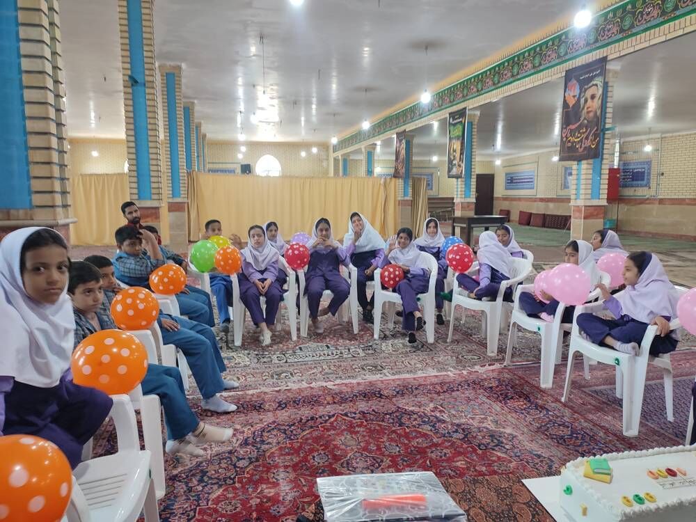 میزبانی مرکز سیار روستایی میامی از جشن دانش‌آموزان پایه سوم
