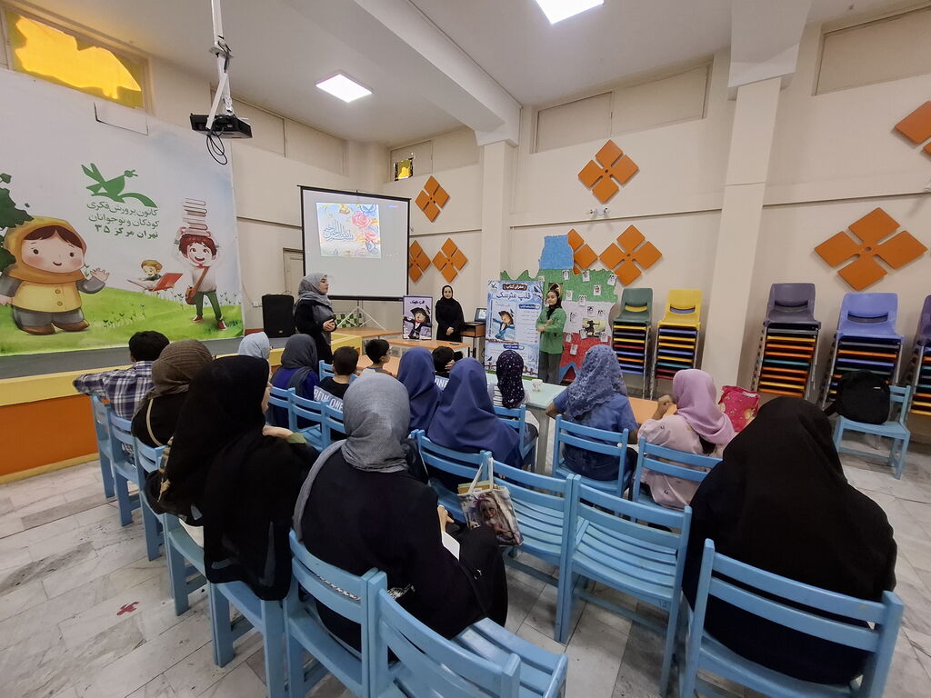 معرفی کتاب در قاب پیوند خانواده و کانون در مرکز ۳۵
