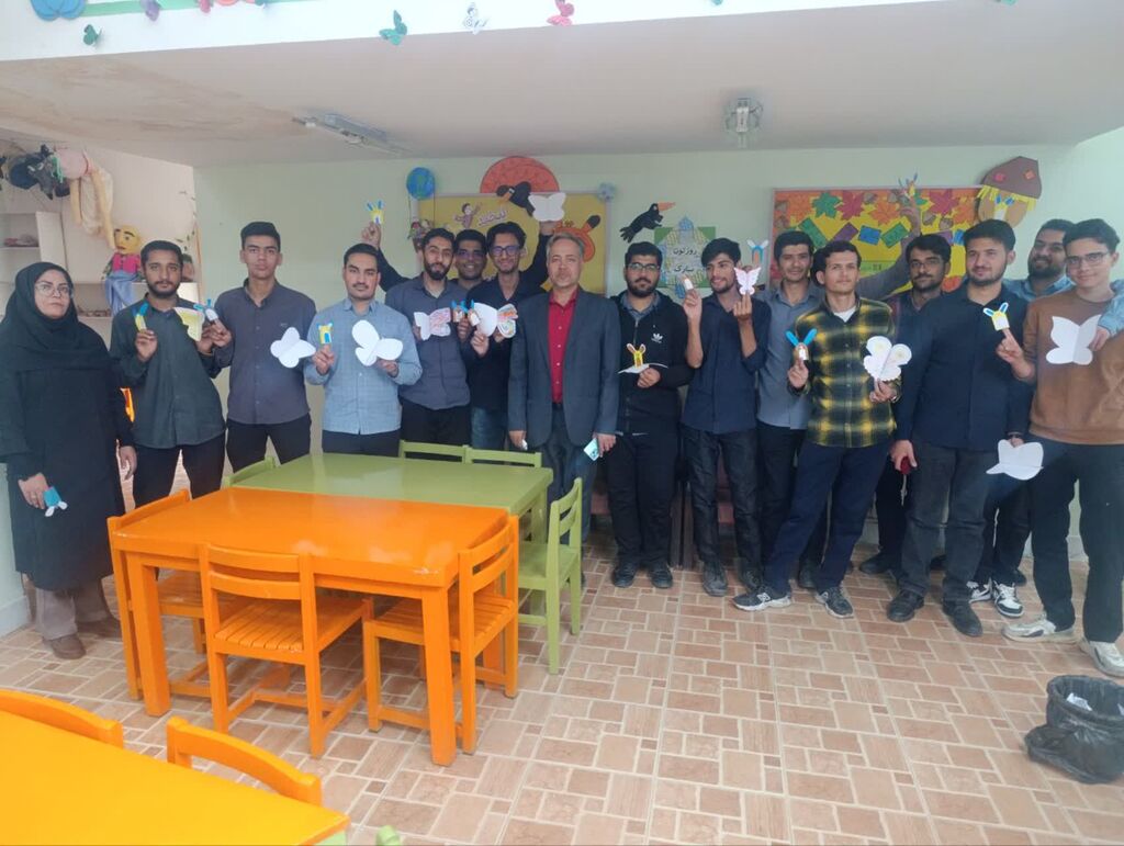برگزاری کارگاه آموزشی مبانی کاردستی ویژه دانشجومعلمان در مرکز فرهنگی شماره ۱ گناباد