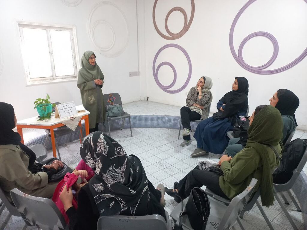 نشست هم اندیشی والدین در مرکز فرهنگی شماره ۵ مشهد برگزار شد