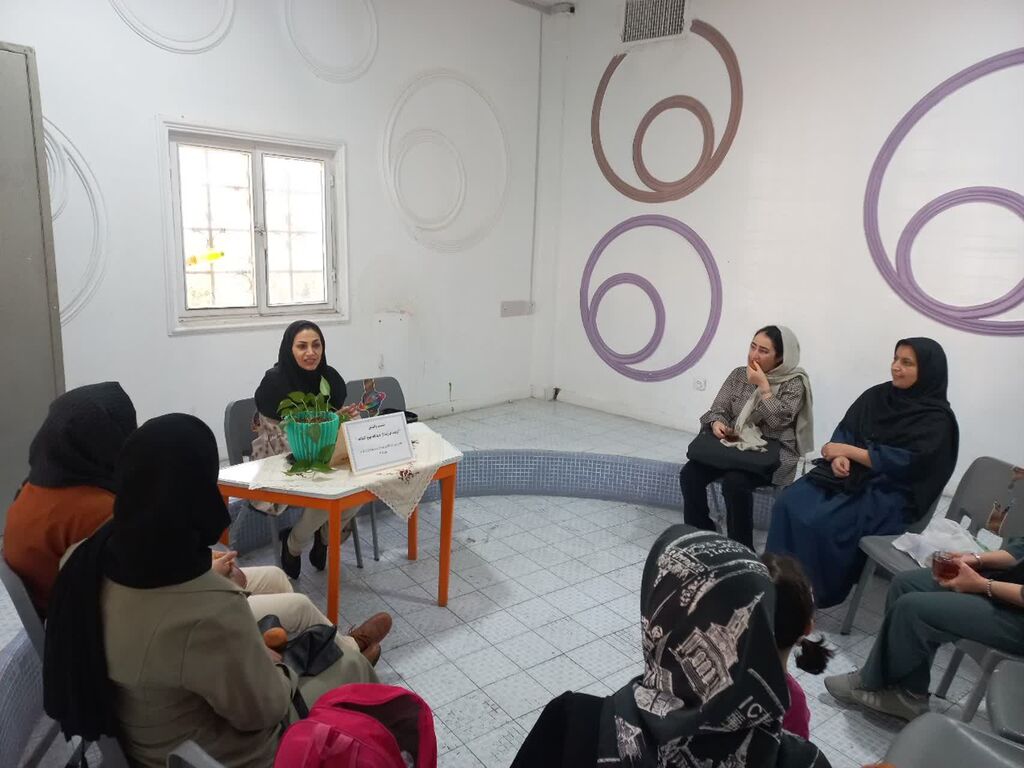 نشست هم اندیشی والدین در مرکز فرهنگی شماره ۵ مشهد برگزار شد