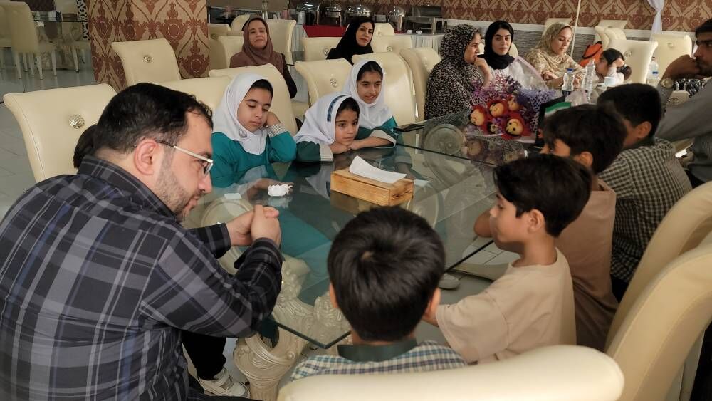 دیدار صمیمانه مدیرعامل کانون پرورش فکری با دانشآموزان و خانوادههای عضو مرکز میناب استان هرمزگان
