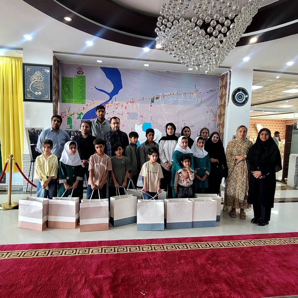 دیدار صمیمانه مدیرعامل کانون پرورش فکری با دانشآموزان و خانوادههای عضو مرکز میناب استان هرمزگان