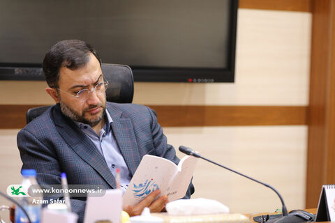 حامد علامتی، مدیرعامل کانون در نشست‌ شورای عالی کتاب کانون دوشنبه ۴ آبان ۱۴۰۵