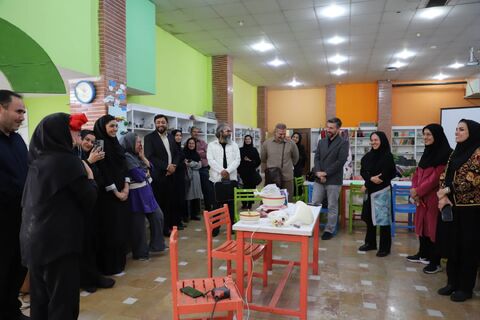 روایت تصویری بازدید مدیرکل آفرینش‌های ادبی و هنری کانون از دوره آموزشی «تئاتر اشیاء» در قزوین