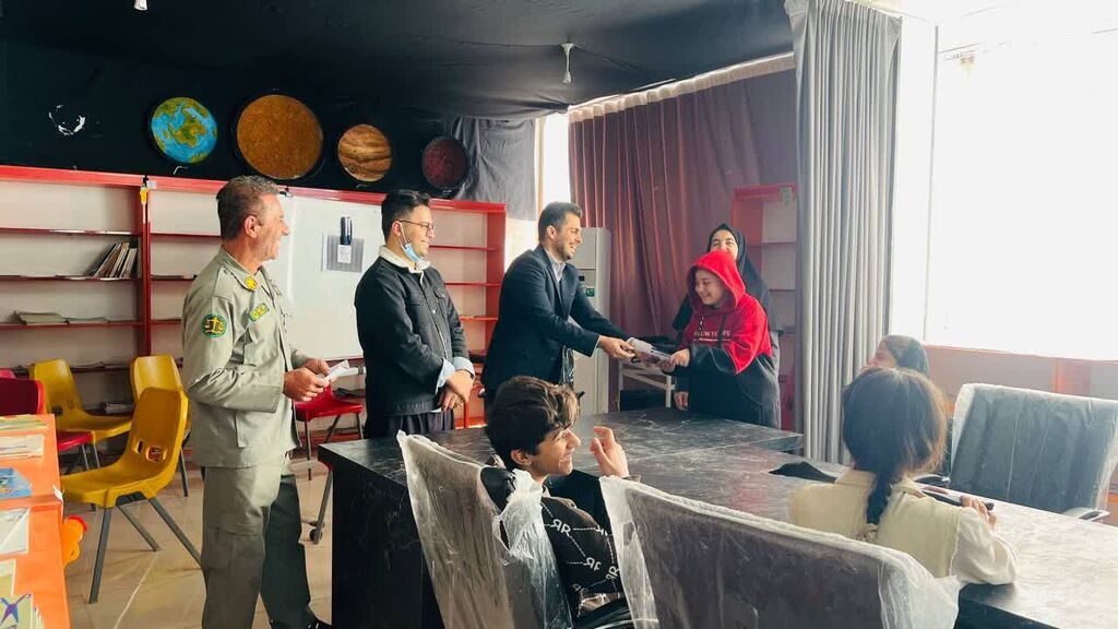نقشآفرینی اعضای مرکز ثلاث باباجانی در مسابقه نقاشی محیط زیست